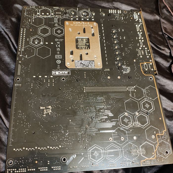 Материнська плата Asus Tuf Gaming B650E-WIFI