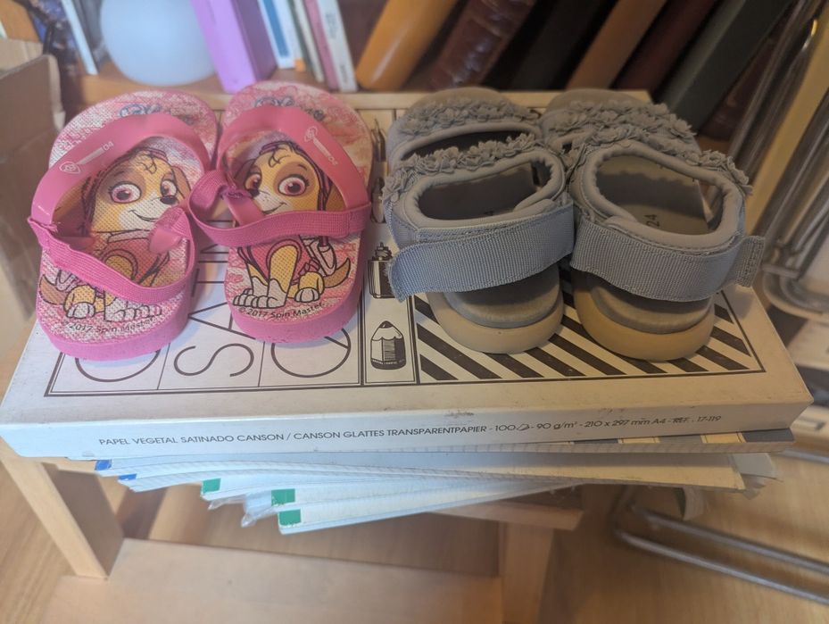 Sandálias e havaianas 24