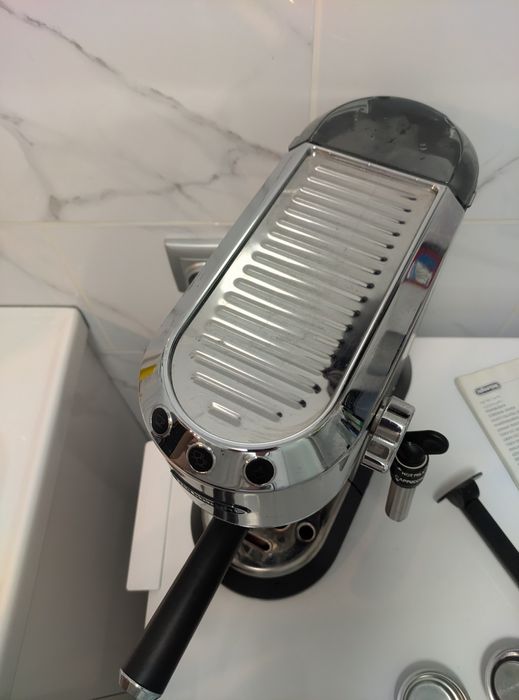 Кавоварка. Каво машина. Delonghi Dedica EC685