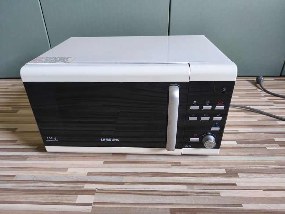 Kuchenka mikrofalowa mikrofalówka + rozmrażanie Samsung GE87W