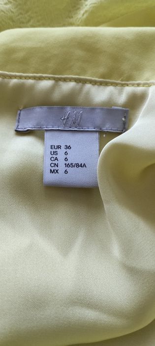 Letnia bluzeczka zapinana na szyi 36