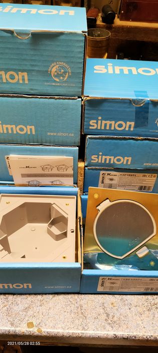 Напольная  влаго защитная розетка Simon ip 66