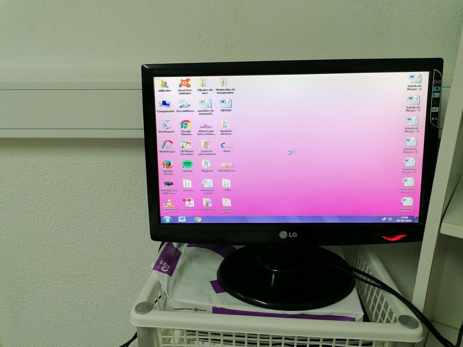Vendo portátil com monitor a parte