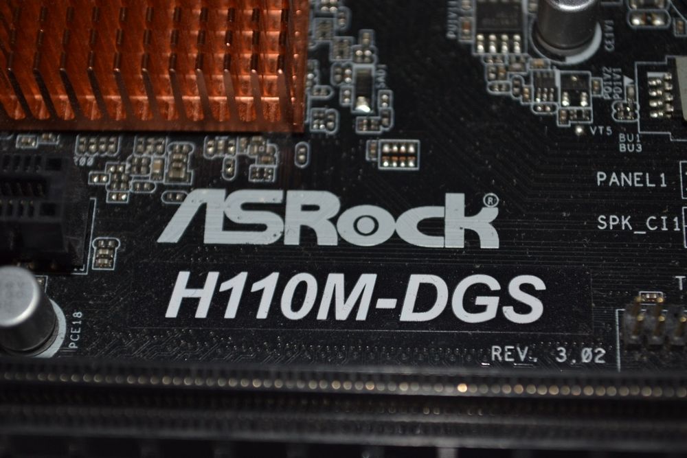 Материнська плата ASRock H110,  є нюанс.