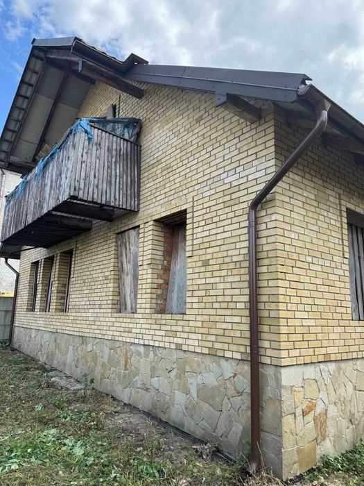 Незавершений будинок та земельна ділянка 6 сот., м. Дубляни