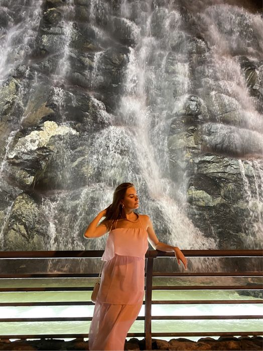 Нежное розовое платье Stradivarius