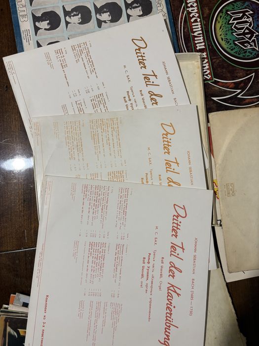 Платівки elvis presley, queen та інші