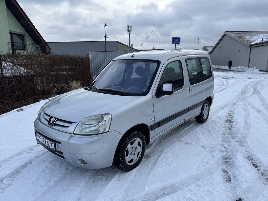 Peugeot partner 1.4 benz, 5 osobowy, hak