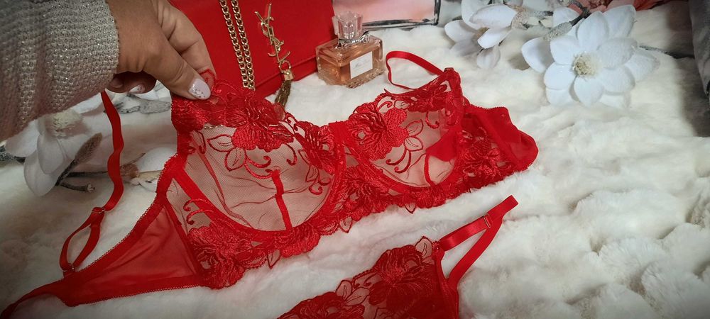 komplet bielizny czerwony różany stanik stringi