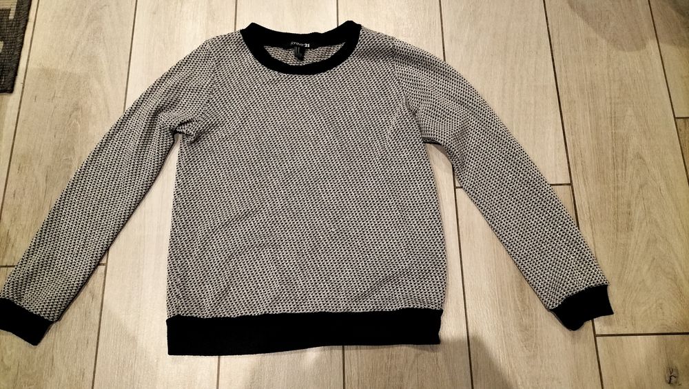 Sweterek M z błyszczącą nitką