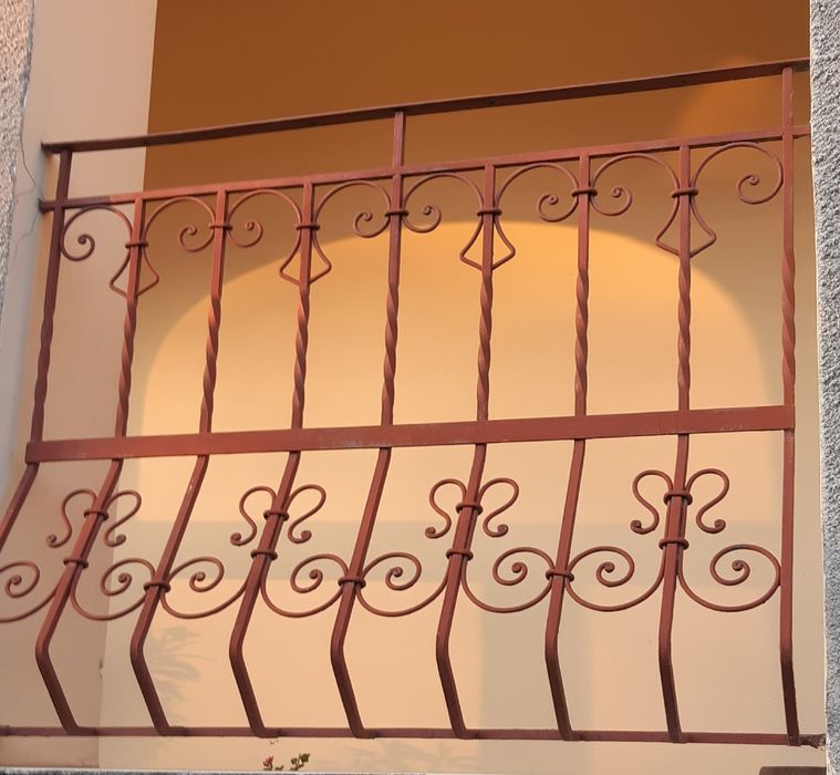 Решітки ---балконні поручні