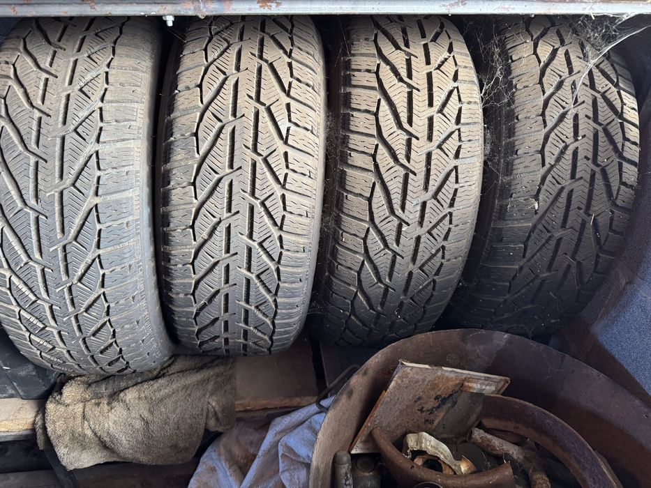 Продам зимню резину р16