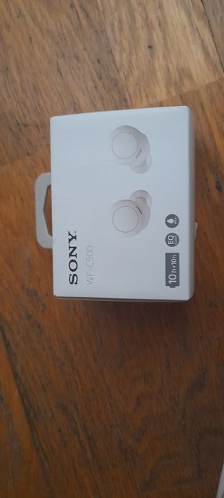Fones da sony WF-C500 bluetooth a faltar o fio de carregar e só com 1