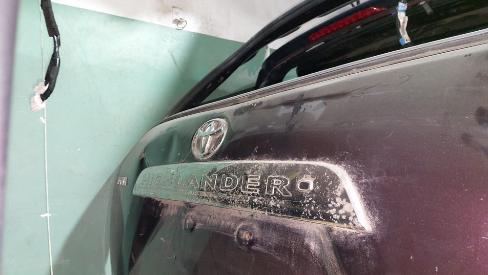 Toyota Highlander 08-13г.в крышка багажника ляда под ремонт