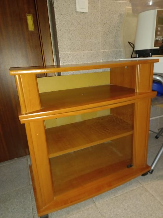 Quadro decoração e móvel de televisão.