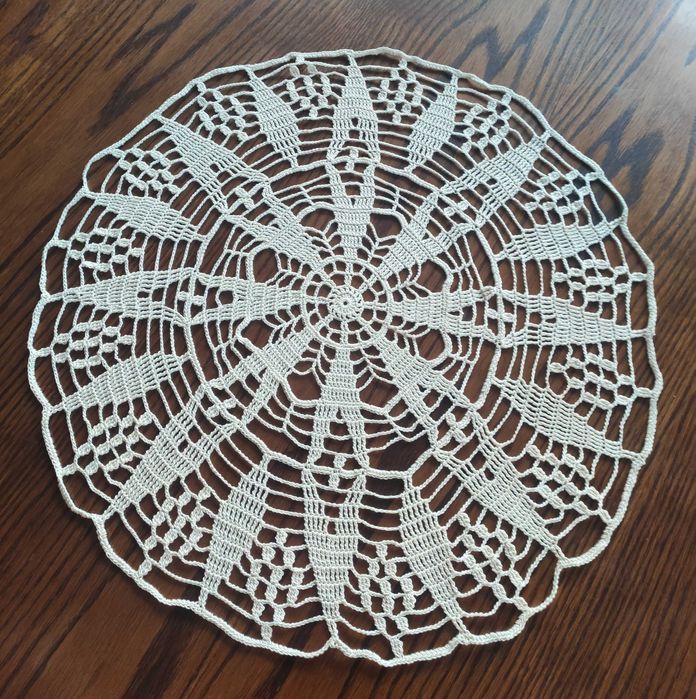 Szydełkowa serwetka 42cm