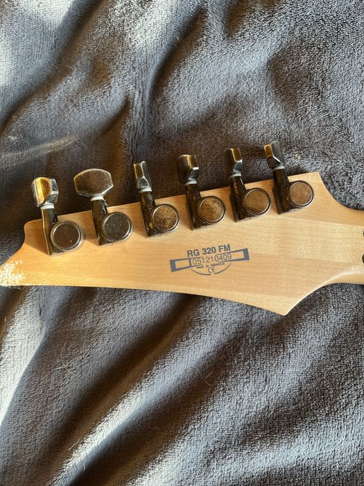 Електрогітара Ibanez RG320FM Электрогитара Ibanez RG320FM