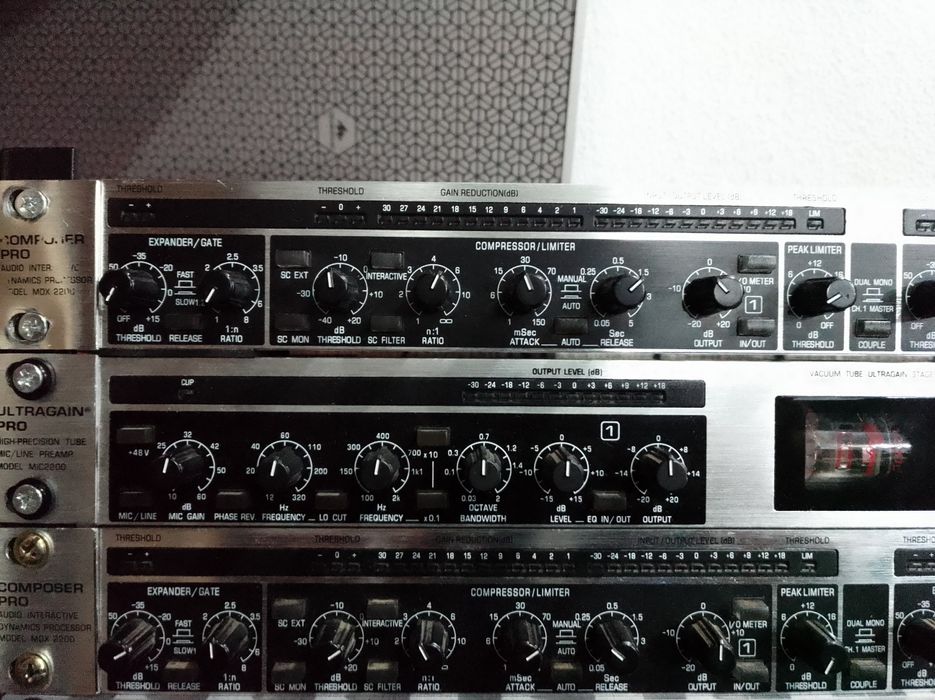 2 Behringer MDX 2200  compressores audio