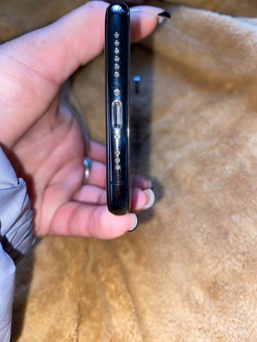 продам айфон x під відновлення