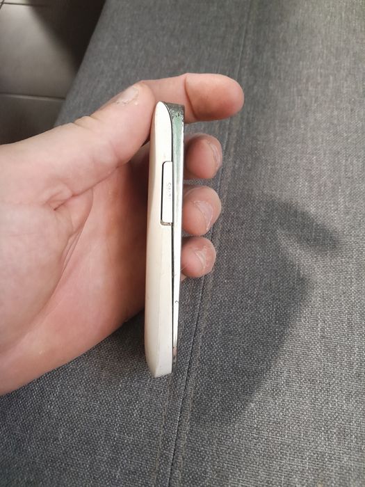 Продам Nokia 202