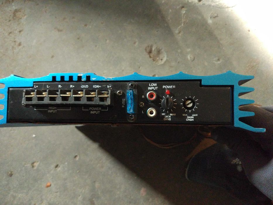 Wzmacniacz 12 V AUTOSTAR AS 800W 
200 x 4 MAX