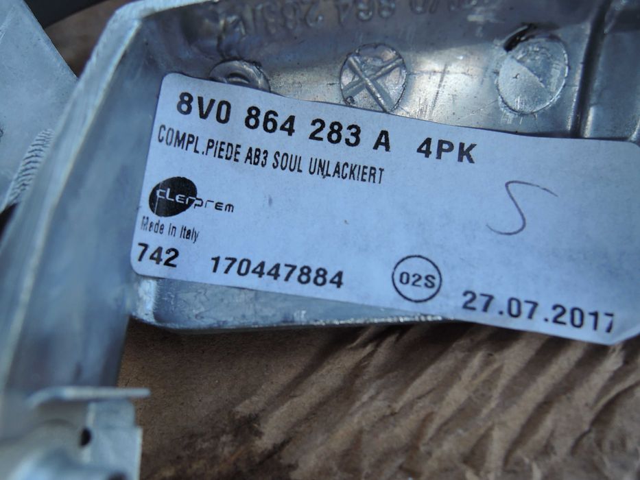 Audi A3 S3 RS3 8V Podłokietnik skórzany czarny Lift