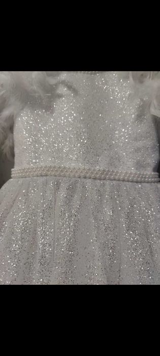 Випускне плаття з пір'їнами