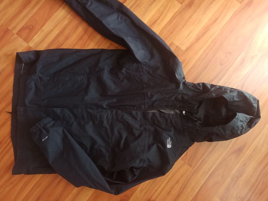 Вітровка The North Face чоловіча у відмінному стані розмір М чорного кольору.