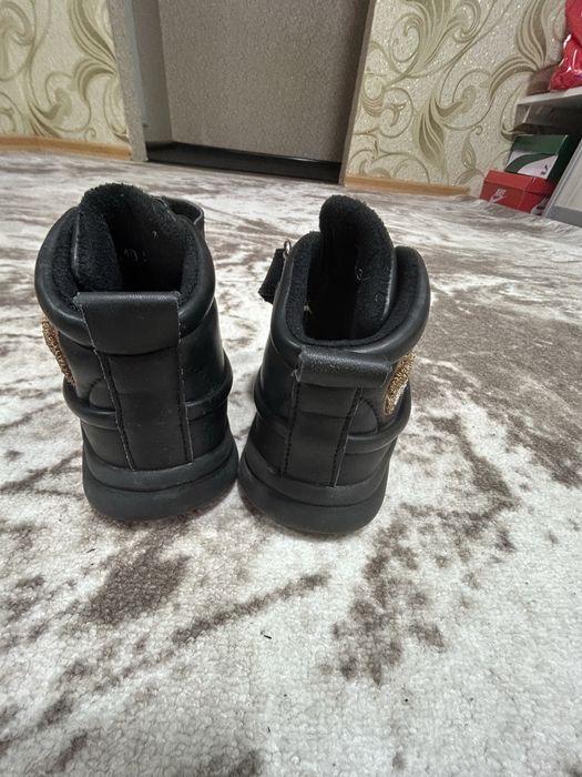 Взуття для хлопчика чи дівчинки