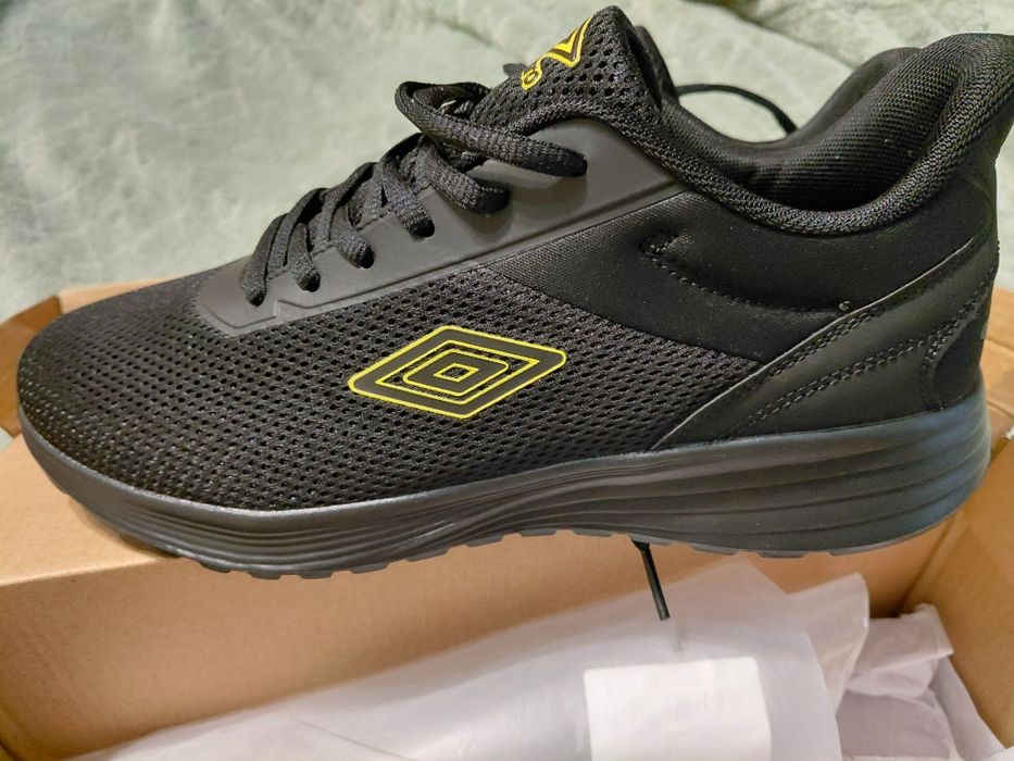 Кросівки umbro 42.5 розмір,НОВІ