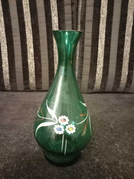 Garrafa em vidro verde pintada à mão