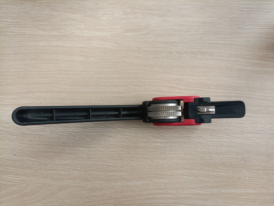 Knipex Przyrząd do ściągania zewnętrznej izolacji