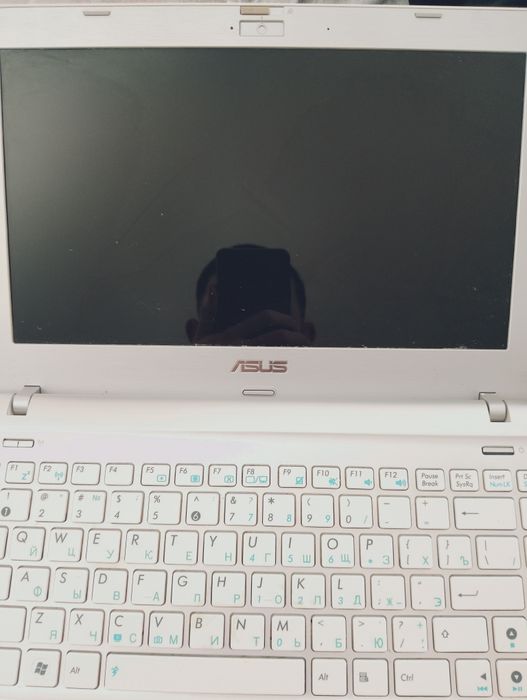 Ноутбук ASUS 1225B під ремонт або на запчастини (вмикається)