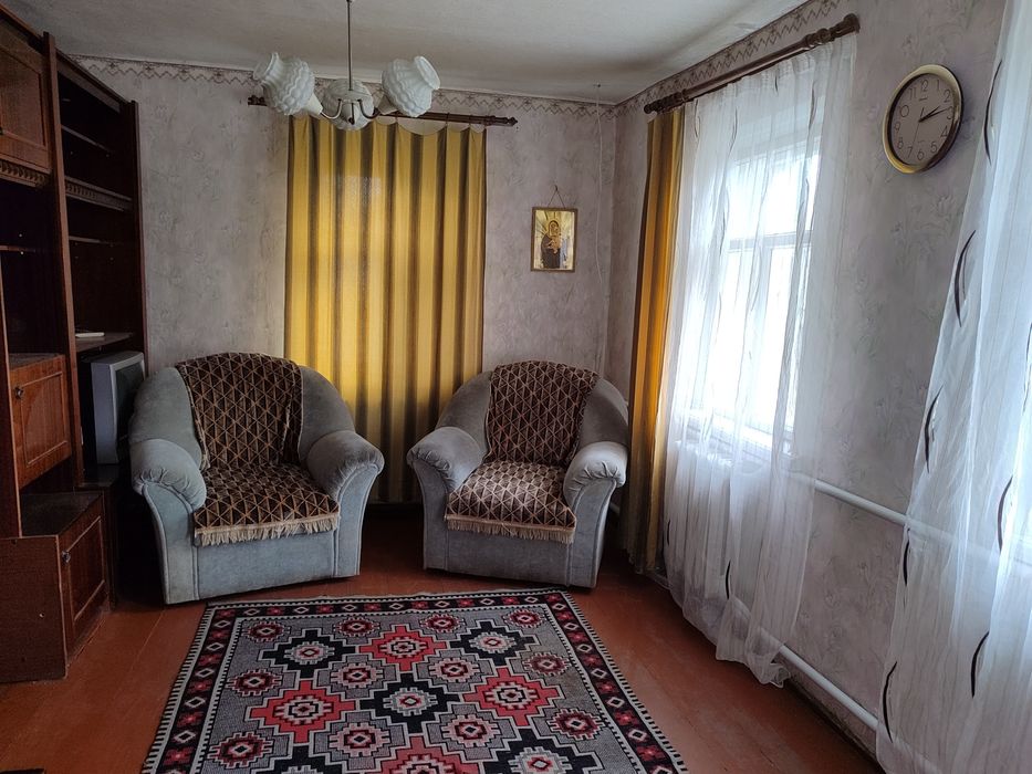 Продам дом в Краснограде со всеми удобствами.