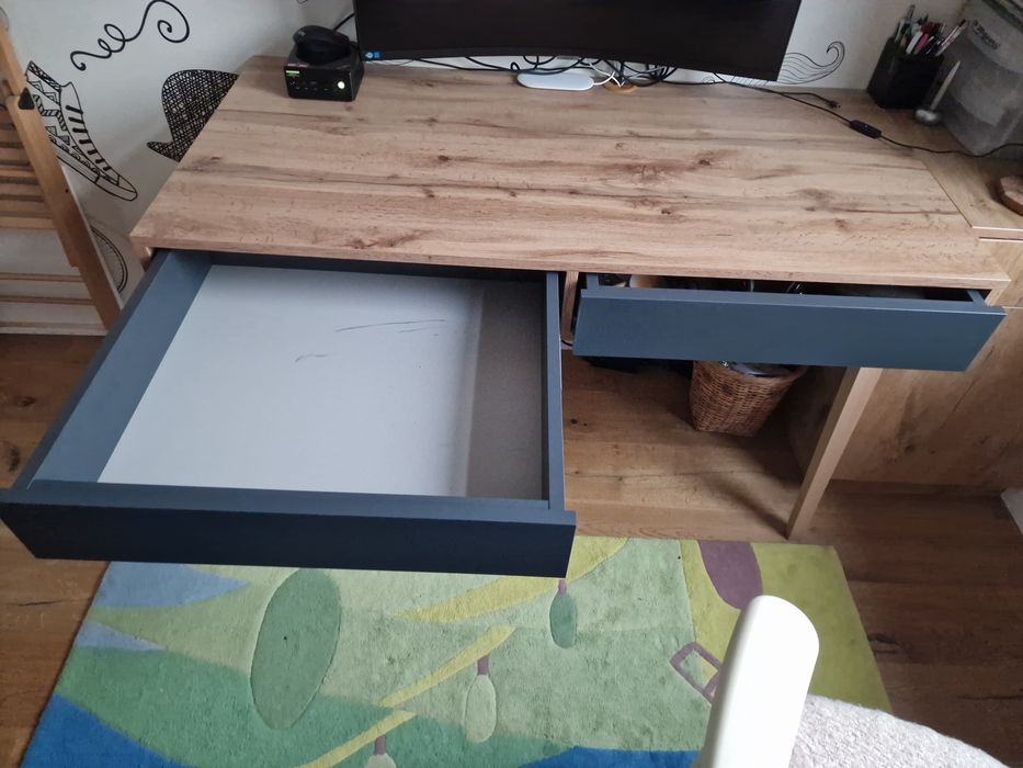 Biurko 130x65x78cm z szufladami