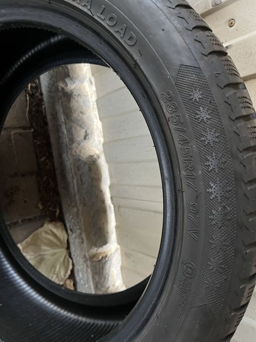 LASSA 235/45 R17 , зима, 4 шт, 5 мм