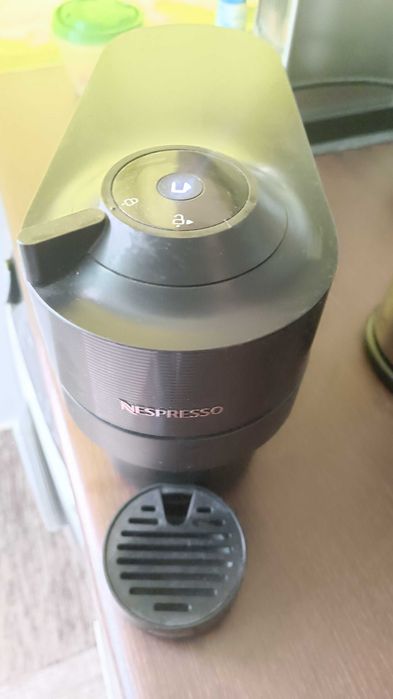Maquina de Café Nespresso Vertuo Pop Preta