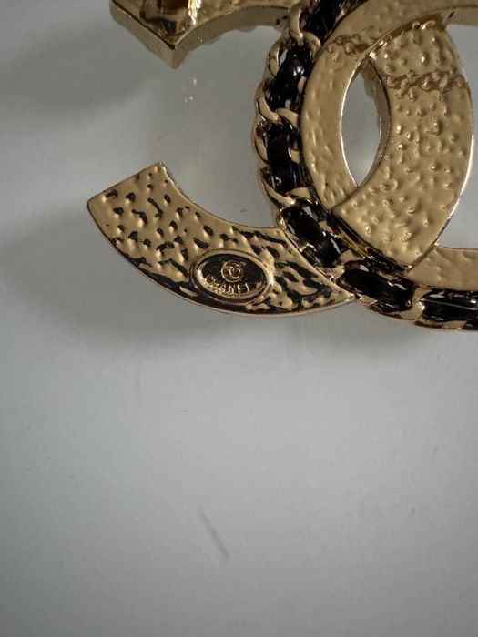 Piekna broszka Chanel