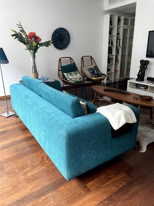 Sofá de sala de 2 lugares com puff