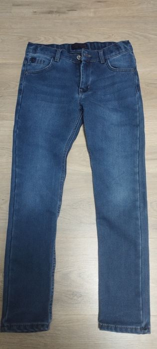 Продам джинсы на флисе на мальчика