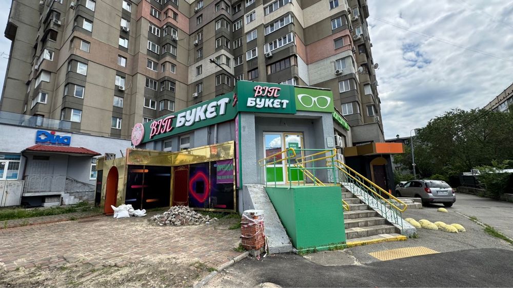 Оренда 65 кв.м , фасад,торгова локація поруч з Сильпо - View 4