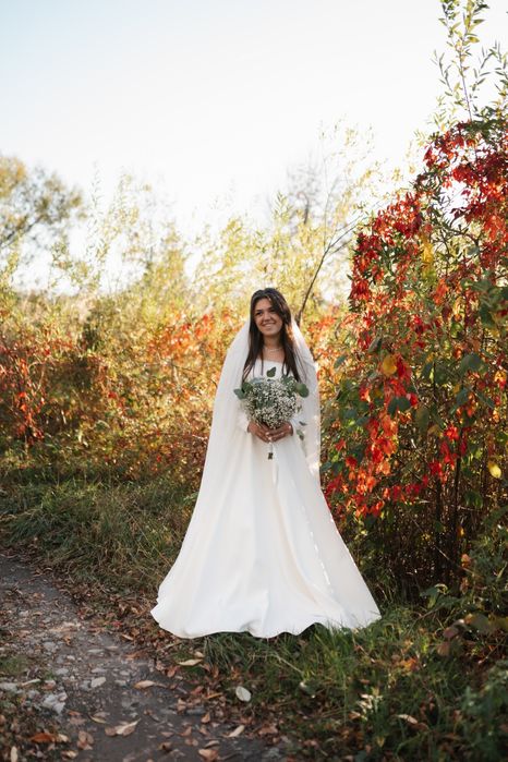 Suknia ślubna – elegancka, błyszcząca, rozmiar S – 1500 zł