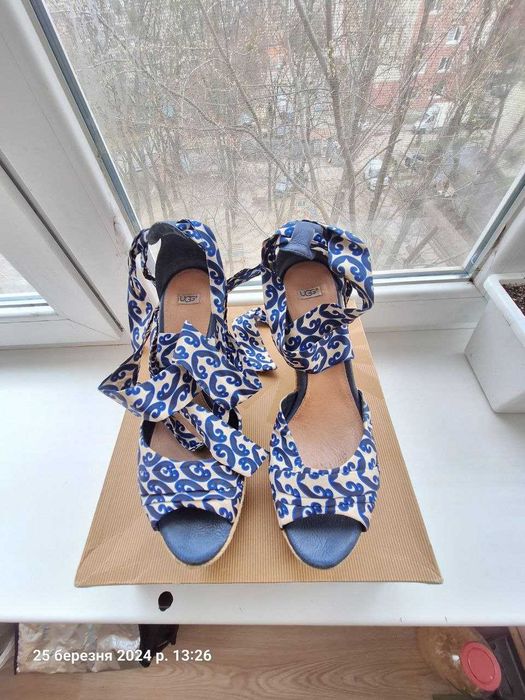 Босоніжки UGG, 41р. устілка 27,5 см., б/в у гарному стані.