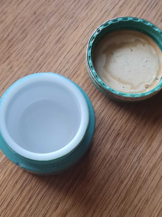 Puste pudełko po kremie Avon