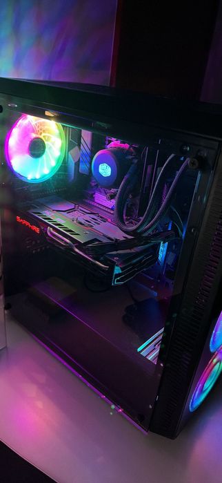 Computador gaming, com monitor, rato, telclado, tapete e phones tudo gaming