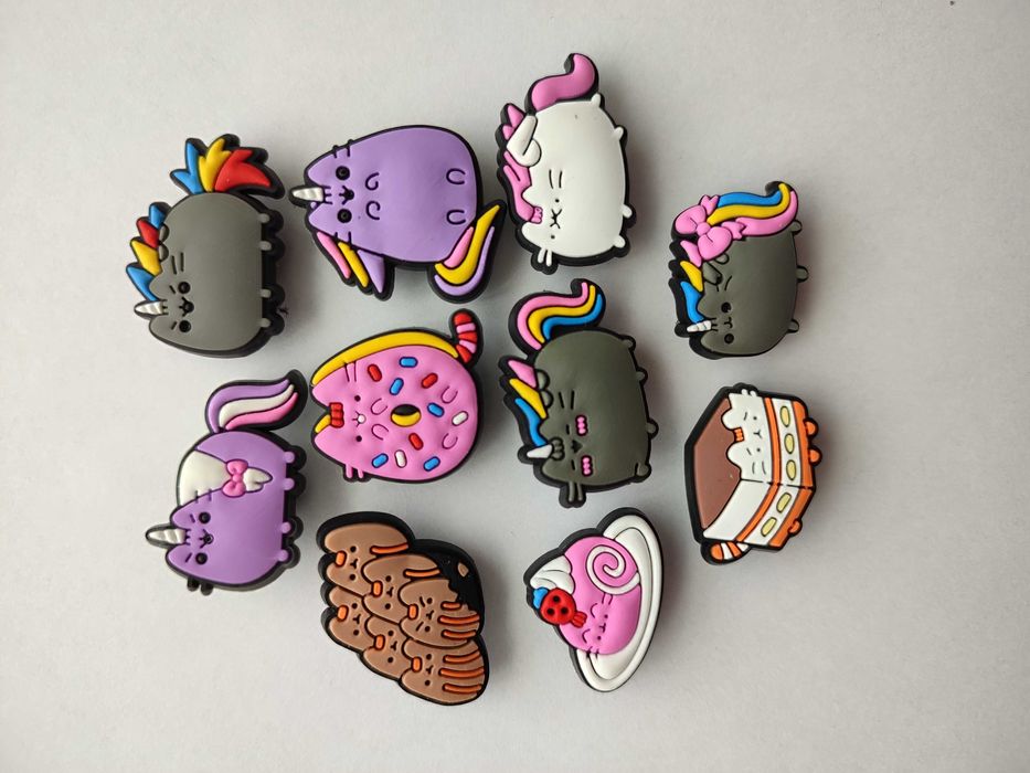 Przypinki do butów crocs prezent basen PUSHEEN kot szary syrenka pin