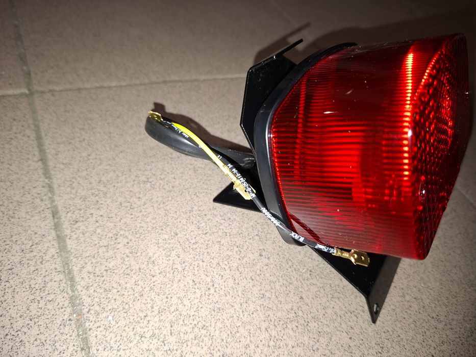 Nowy zestaw naprawczy lampa tyl+ chwyt mocowanie romet motorynka m1 pl