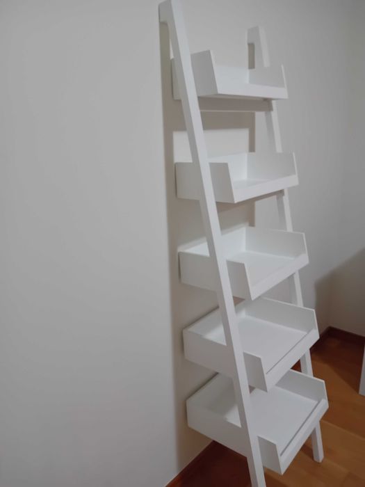 Estante elegante da Banak