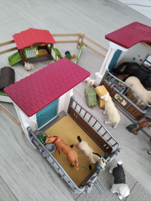 Schleich centrum jeździeckie42567/klatka dla królików 42728