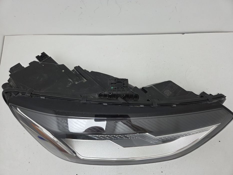 Фара права Audi A4 B9 2020-2024 USA